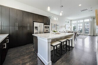 1706 Alamo St in Houston, TX - Foto de edificio - Building Photo