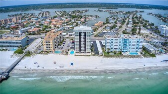 17408 Gulf Blvd in Redington Shores, FL - Building Photo