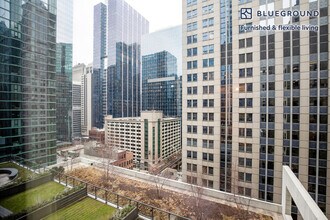 210 N Wells St, Unit SI FL15-ID233 in Chicago, IL - Building Photo - Building Photo