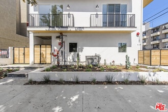 11241 Morrison St-Unit -1 in Los Angeles, CA - Building Photo - Building Photo
