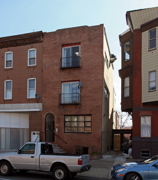 1529 S Broad St in Philadelphia, PA - Foto de edificio