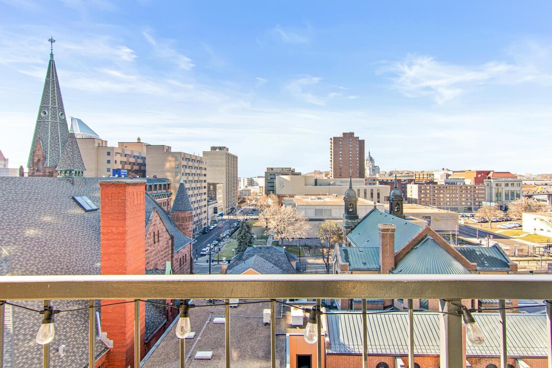 78 10th St E, Unit 804 in St. Paul, MN - Building Photo