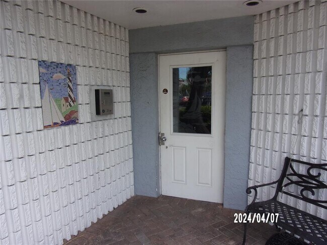 18325 Gulf Blvd in Redington Shores, FL - Building Photo - Building Photo