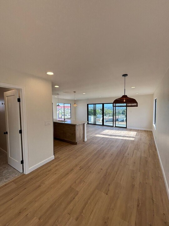 4889 Randall St in San Diego, CA - Building Photo