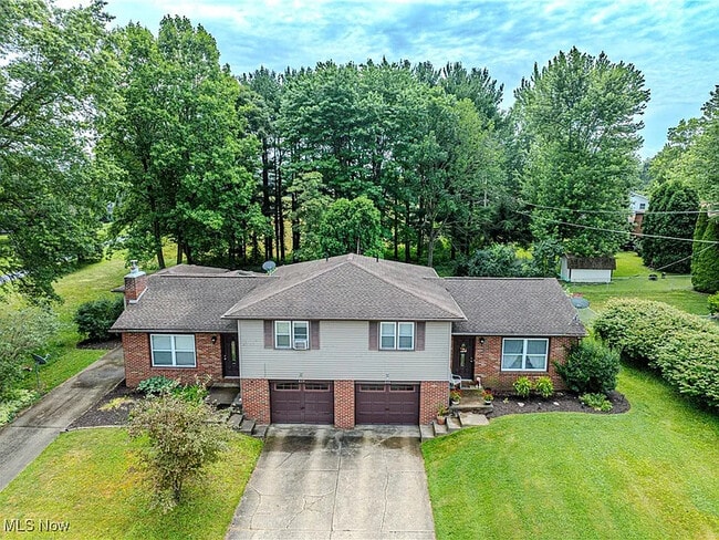 824 Reno Dr in Louisville, OH - Building Photo - Building Photo