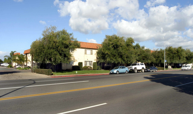 Coronado Manor in San Diego, CA - Building Photo - Building Photo