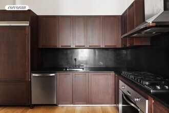655 6th Ave in New York, NY - Building Photo - Building Photo