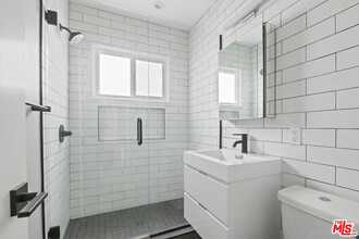 208 S Harvard Blvd in Los Angeles, CA - Building Photo - Building Photo