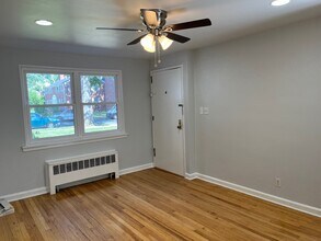 15A Carolyn Ter, Unit 1 in Roselle, NJ - Building Photo - Building Photo