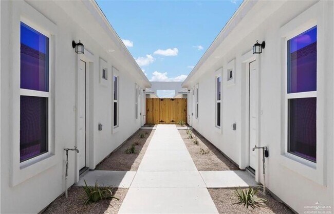7 Northwestern Ave in McAllen, TX - Building Photo - Building Photo