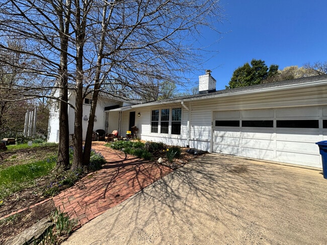 property at 3452 Quaker Ct