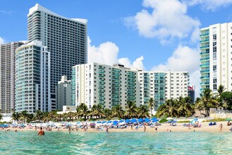 3901 S Ocean Dr in Hollywood, FL - Building Photo - Building Photo