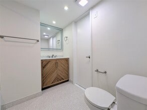 3101 Oakland Shores Dr, Unit H204 in Oakland Park, FL - Building Photo - Building Photo