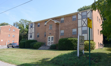 902 Cottage Ave in Vinton, VA - Foto de edificio - Building Photo