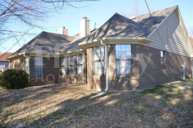 4577 Bassett Hall Dr in Memphis, TN - Building Photo - Building Photo