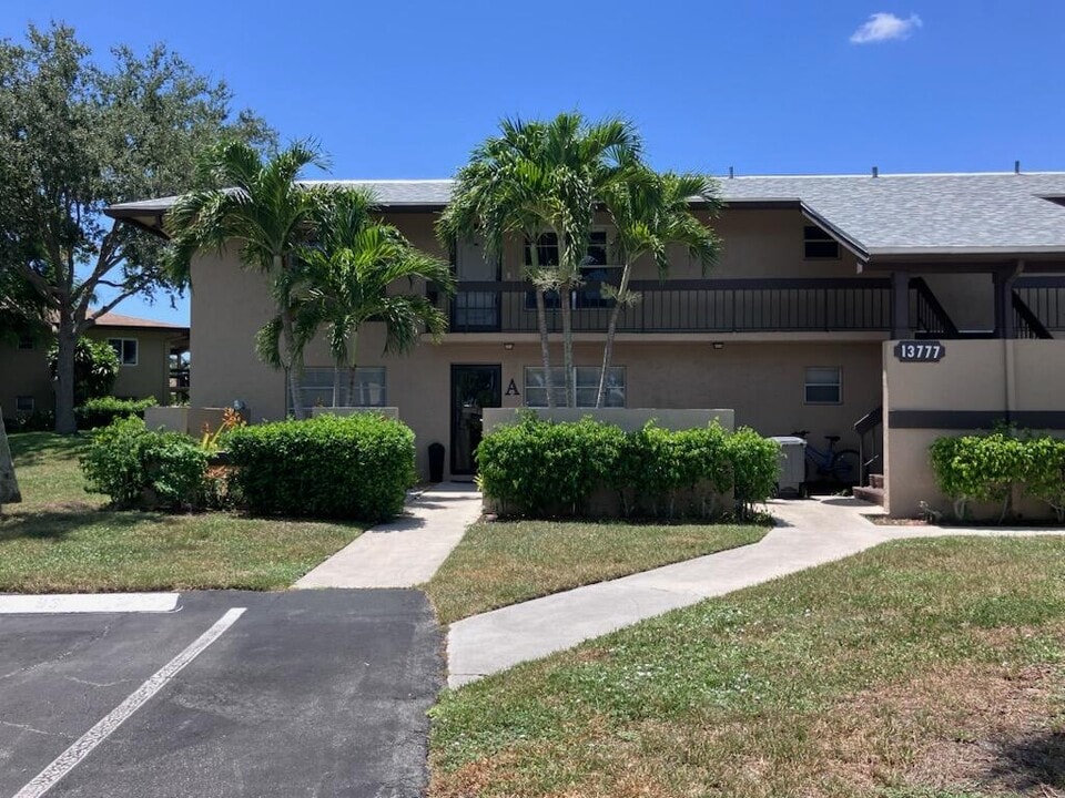 13777 Via Aurora in Delray Beach, FL - Building Photo