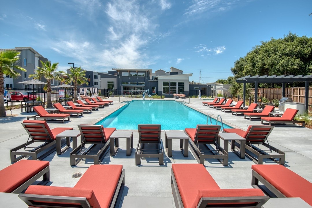 Altura in Petaluma, CA - Building Photo