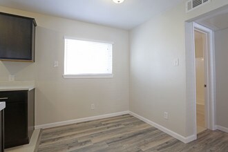 Paragon Apartments in Dallas, TX - Building Photo - Interior Photo