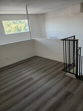 11205 Peach Grove St, Unit 6 in Los Angeles, CA - Foto de edificio - Building Photo