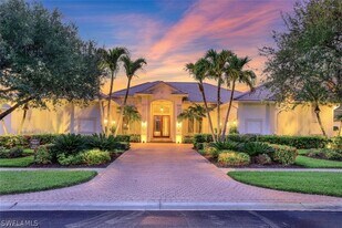 2046 Imperial Cir in Naples, FL - Building Photo