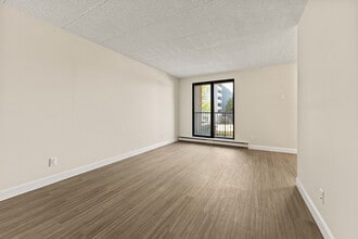 Tecumseh Terrace in Tecumseh, ON - Building Photo - Building Photo