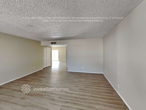 2225 W Danbury Dr in Phoenix, AZ - Building Photo - Building Photo