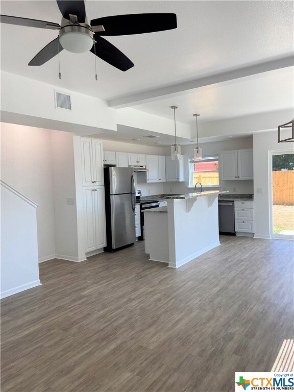 property at 1006 E Fannin St