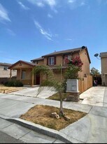 668 Town Square in Lathrop, CA - Building Photo