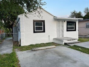7675 NW 16th Ave in Miami, FL - Building Photo - Building Photo