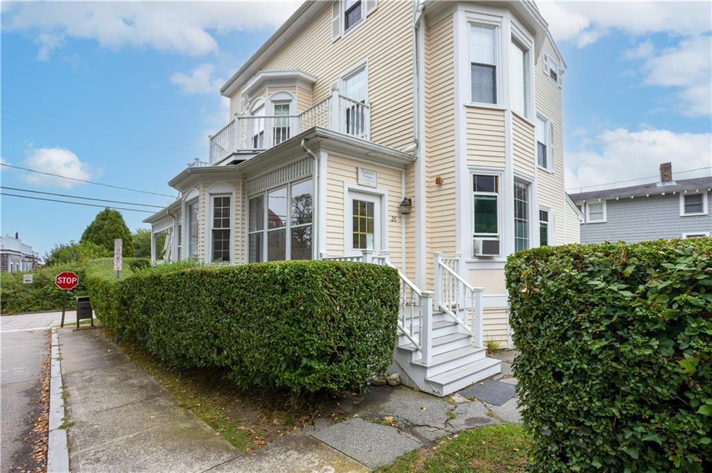 26 Cliff Ave in Newport, RI - Foto de edificio