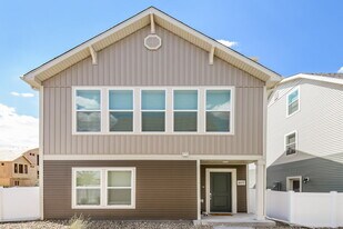 18577 E 47th Pl in Denver, CO - Building Photo