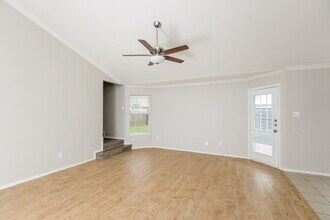 2104 Deniro Dr in Fort Worth, TX - Foto de edificio - Building Photo