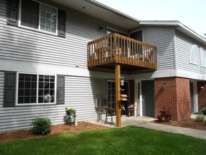 Riverwood Apartments in Mauston, WI - Building Photo - Building Photo