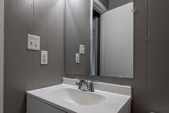 Sunset Village in Pine Bluff, AR - Foto de edificio - Interior Photo