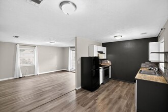1351 Eason St NW in Atlanta, GA - Building Photo - Building Photo