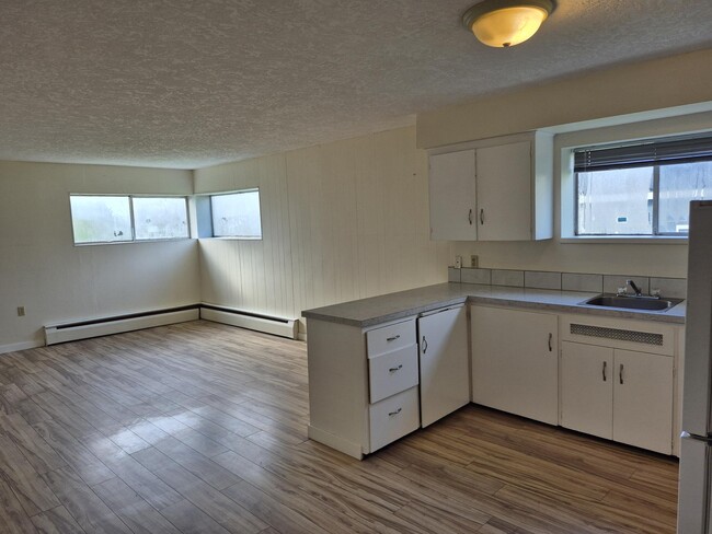 2068 Townsend Rd in Sooke, BC - Building Photo - Building Photo