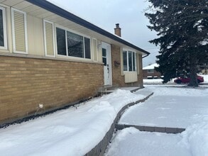 5 Parkway Crescent in Bowmanville, ON - Building Photo - Building Photo