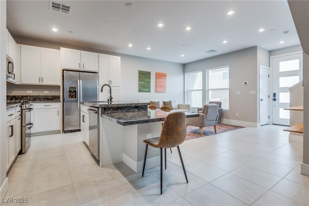 9812 Kings Glen St in Las Vegas, NV - Building Photo