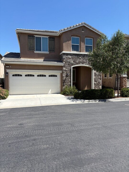 28434 Sunflower St in Highland, CA - Building Photo