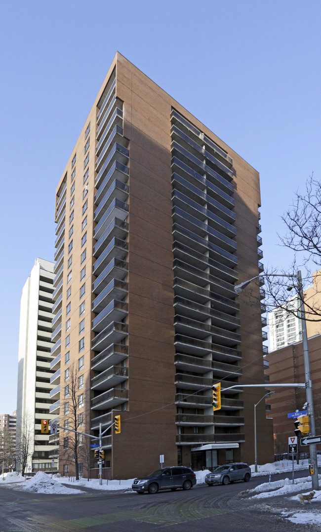 475 Laurier Ave W in Ottawa, ON - Building Photo - Building Photo