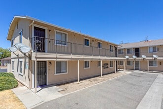 1047 W 19TH ST - NO AVAILABILITY in Merced, CA - Foto de edificio - Building Photo