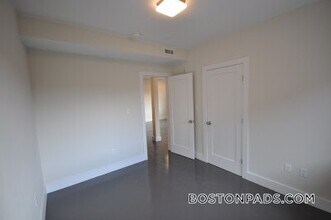 328 Bank St in Harwich, MA - Building Photo - Building Photo