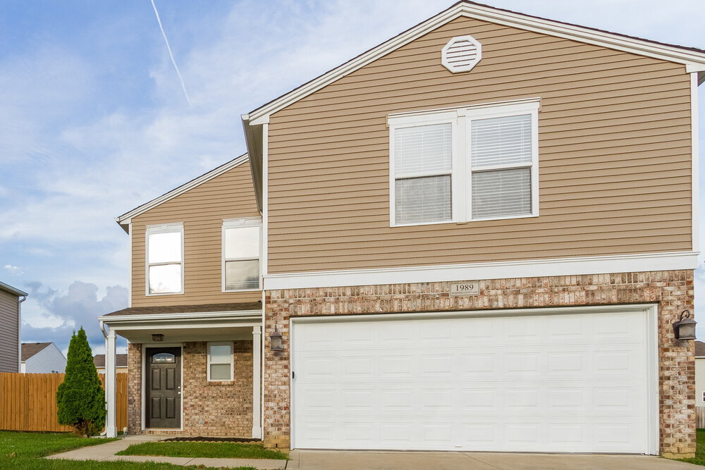 1989 Morning Light Ln in Greenwood, IN - Building Photo