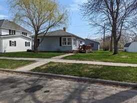 211 Lincoln Ave in Crookston, MN - Building Photo