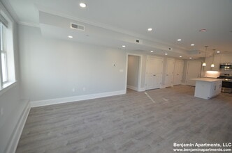 120 Kenrick St, Unit 6 in Boston, MA - Foto de edificio - Building Photo