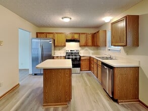 8190 Pelham Dr in Westerville, OH - Building Photo - Building Photo