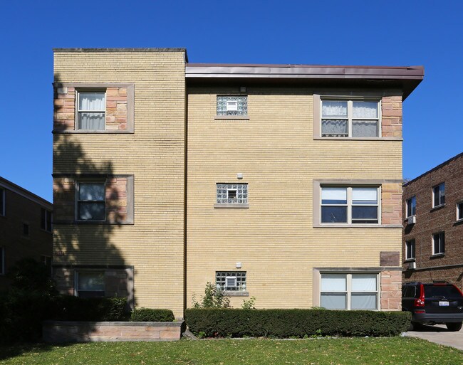 2123 Howard St in Evanston, IL - Building Photo - Building Photo