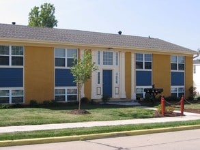 Claudell Homes I & II in Columbia, MO - Foto de edificio - Building Photo