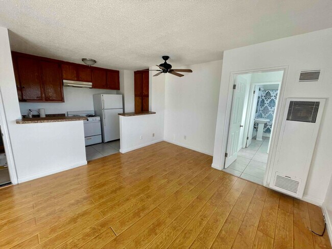 933 6th St in Santa Monica, CA - Building Photo - Building Photo