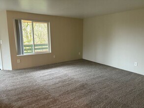 14155 S Beavercreek Rd in Oregon City, OR - Foto de edificio - Building Photo